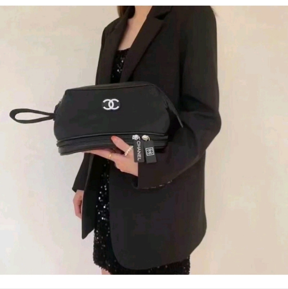 CHANEL Black Cosmetic Bag with CC Logo - Picture 3 of 7